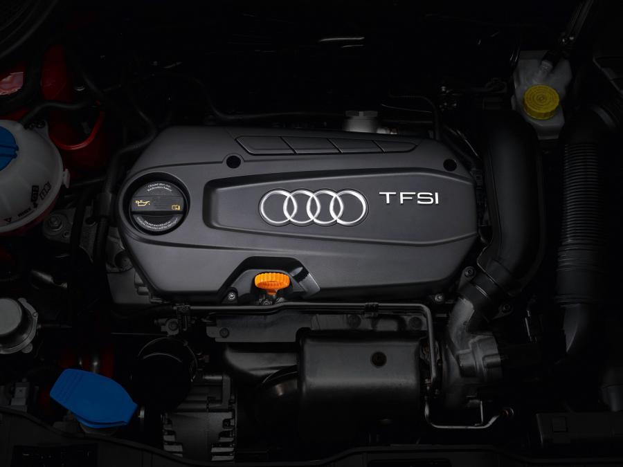 Моторный отсек Audi A1 TFSI S-Line 2010 года  (фото 24 из 30)